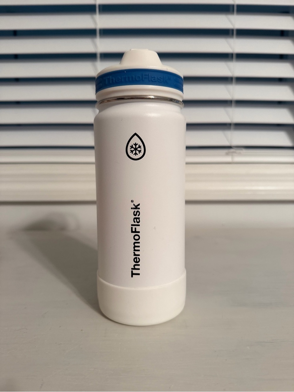 ThermoFlask 16 oz Stainless Steel Insulated Water Bottle School Handle White
